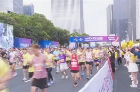 马拉松赛事吸引大批选手(参与马拉松)